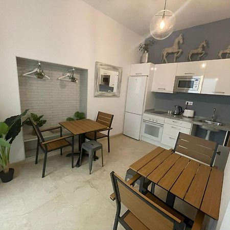 Lukanda Mariana Sevilla Exteriör bild